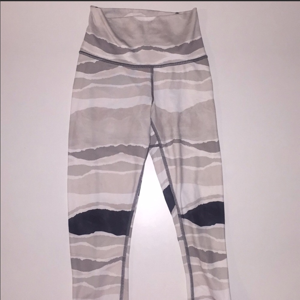 LULULEMON SPECIAL EDITION CROPPED LEGGINGS